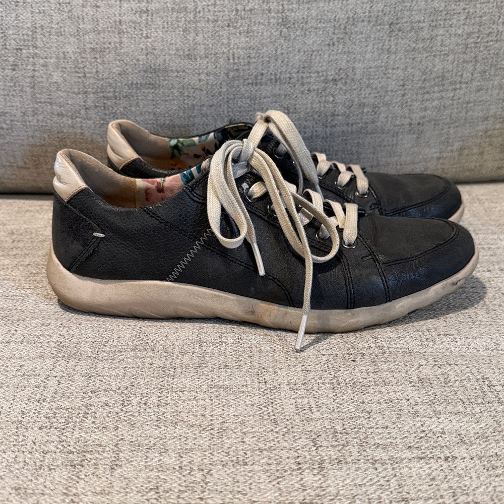 Cobb Hill Women’s Black Amalie Lace-Up Leather Sneaker CH9551 Size 9.5M used